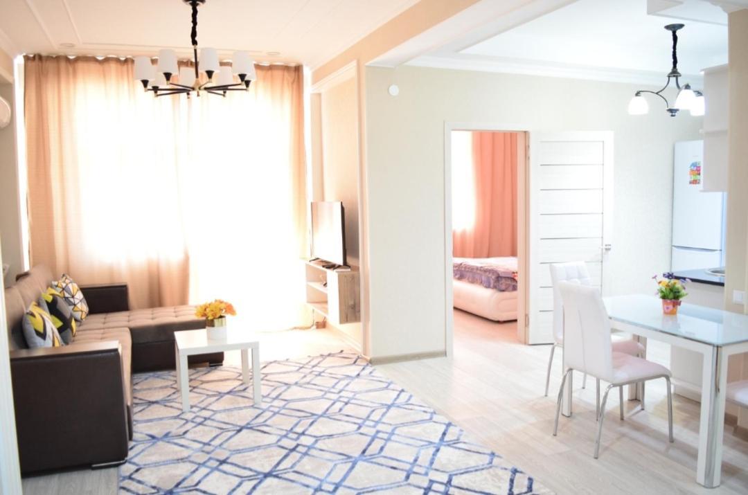 White Apartment With Panoramic View In The Center Bişkek Dış mekan fotoğraf
